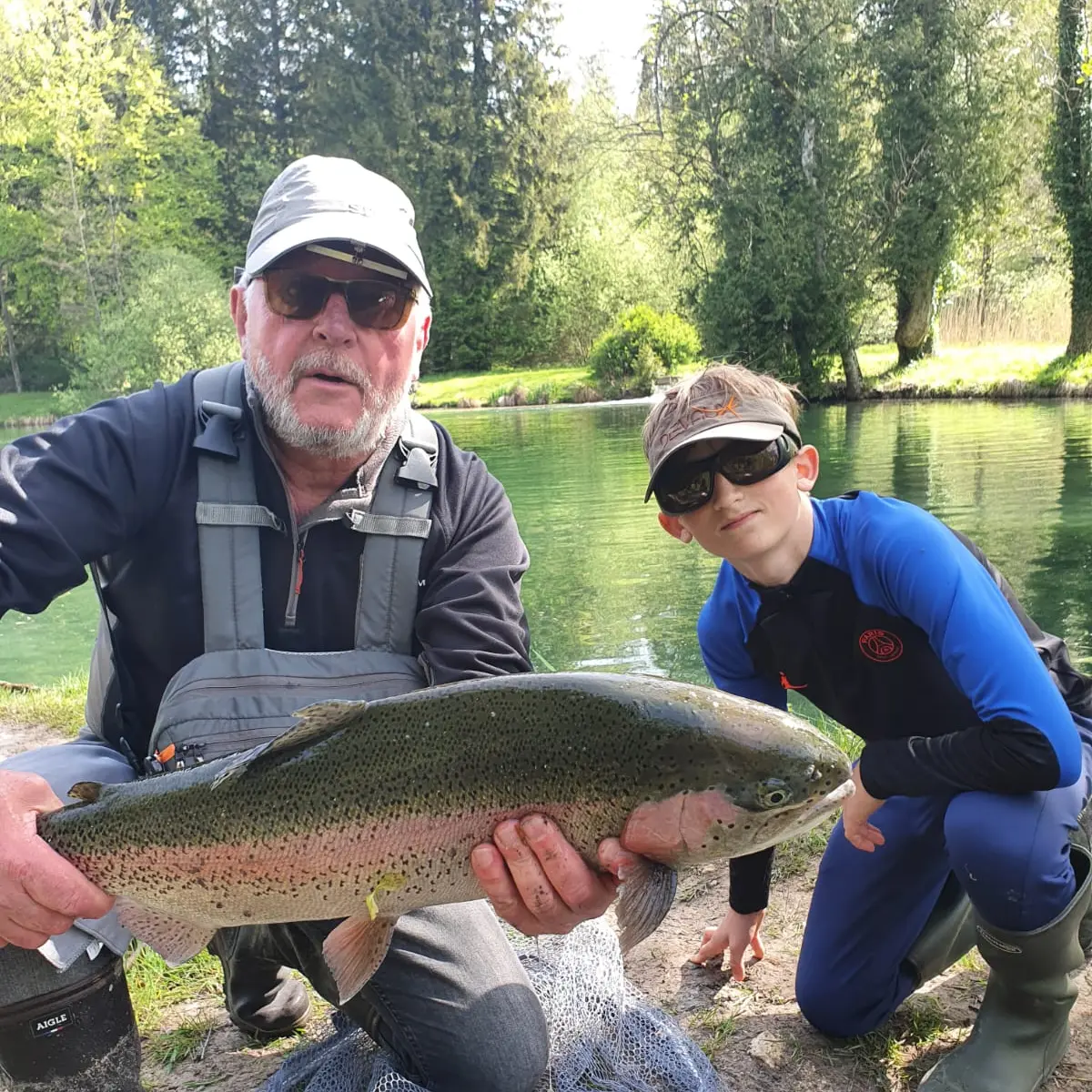 Guide de pêche à la mouche en initiation avec un enfant